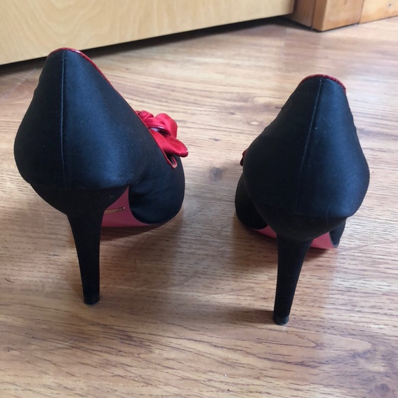 Betsey Johnson Vintage Bow Heels - Picture 3 of 4